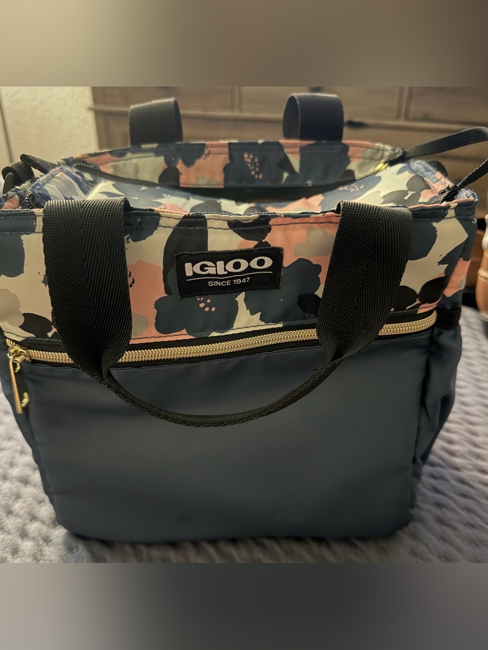Igloo Navy and Pink Floral Insulated Lunch  Bag